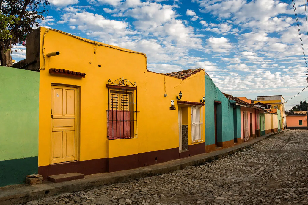 (圖為建筑涂料應(yīng)用圖)