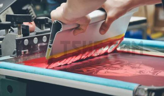 (圖:絲網(wǎng)印刷工藝展示圖)