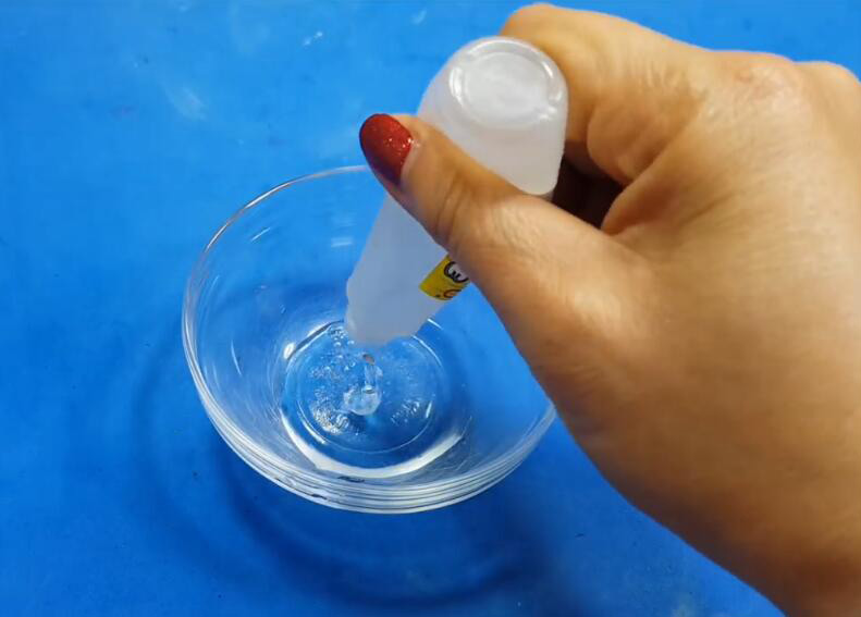 （圖：聚乙烯醇膠水展示圖）